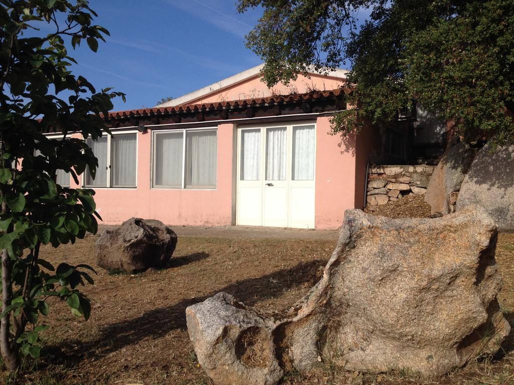 Agriturismo Monte Pino Telti Eksteriør billede