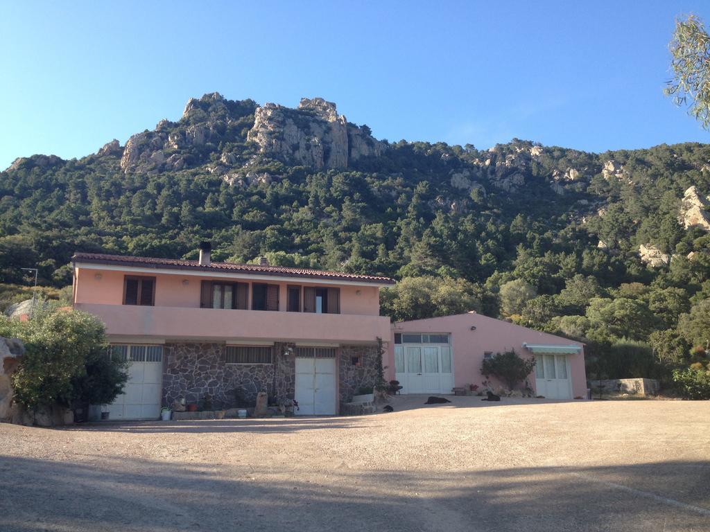 Agriturismo Monte Pino Telti Eksteriør billede