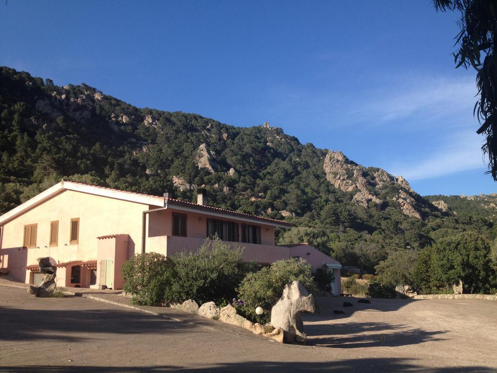 Agriturismo Monte Pino Telti Eksteriør billede