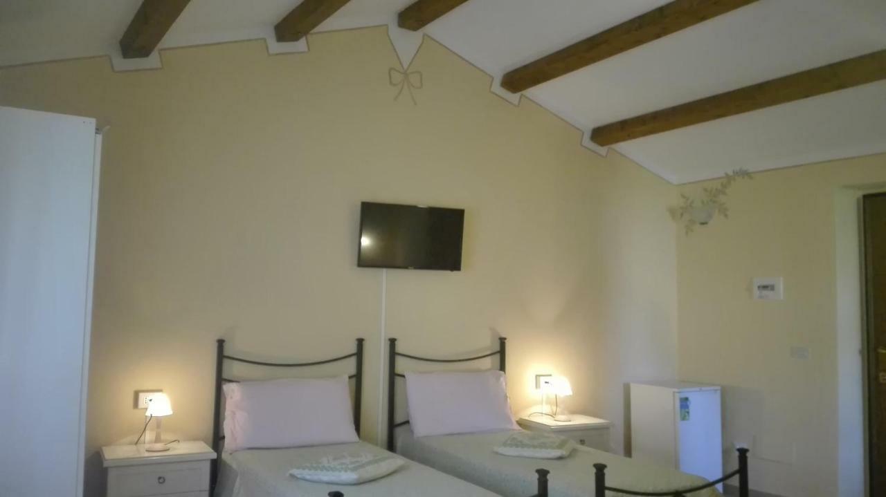 Agriturismo Monte Pino Telti Eksteriør billede